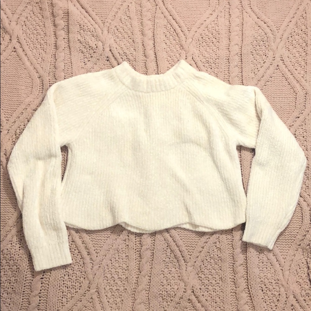 Cropped White Scalloped Pacsun Sweater!!